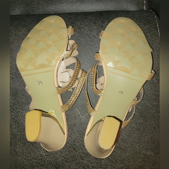 NWOT BEAUTIFUL BUTTERFLY RHINESTONES SHOES SIZE 39 - Picture 8 of 8